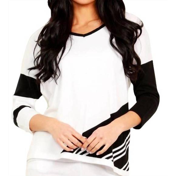 NEW ANGEL abstract v-neck pullover in white/black - Picture 1 of 1